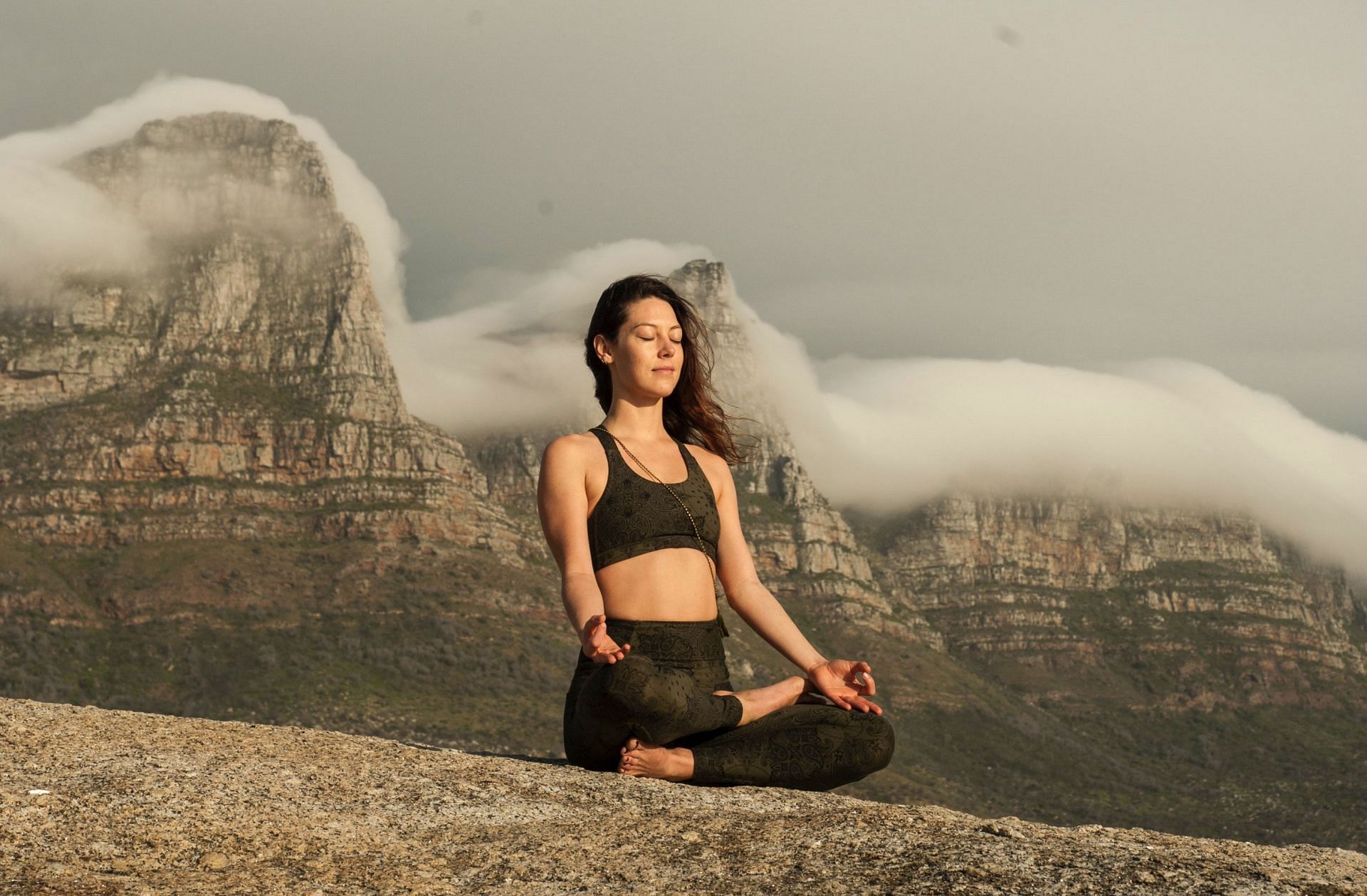 Yoga is an excellent tool for relaxation (Image via Pexels @Savanna Goldring)