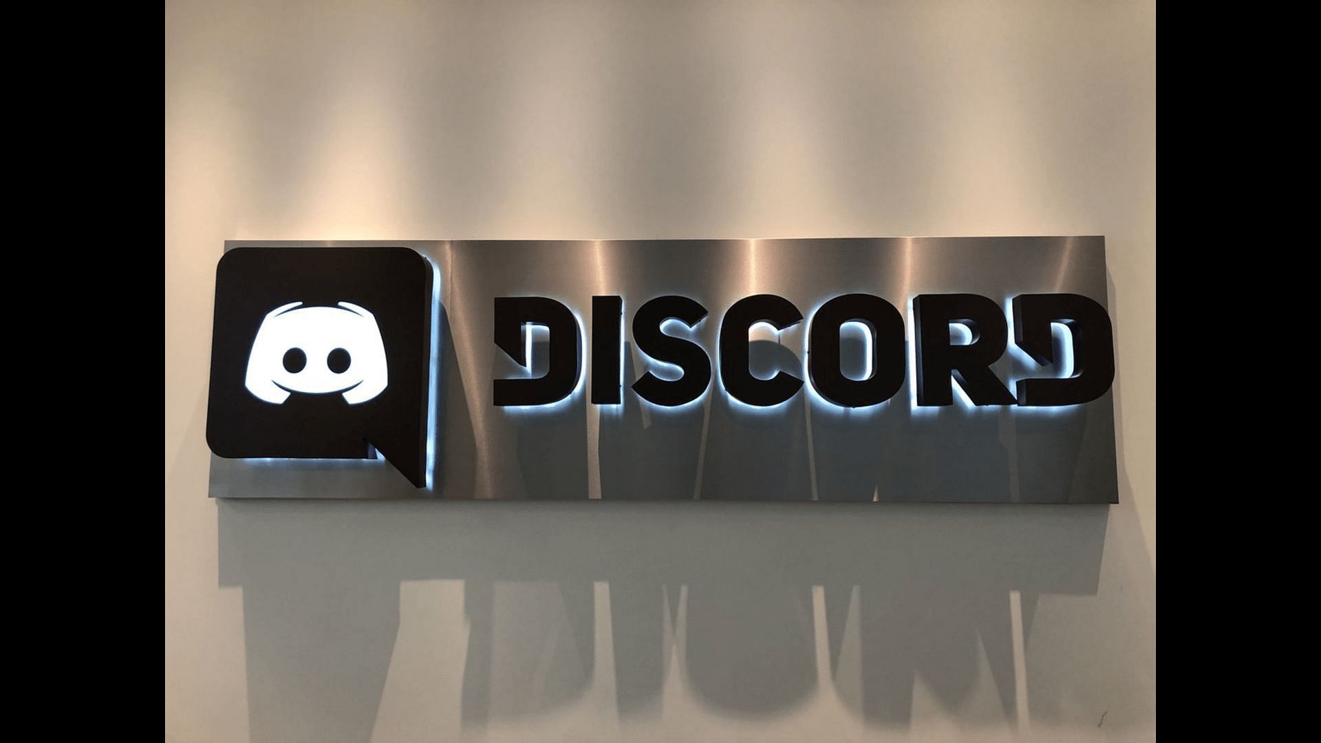 How to create a Discord server and invite your friends (Image via Twitter @mbferg)