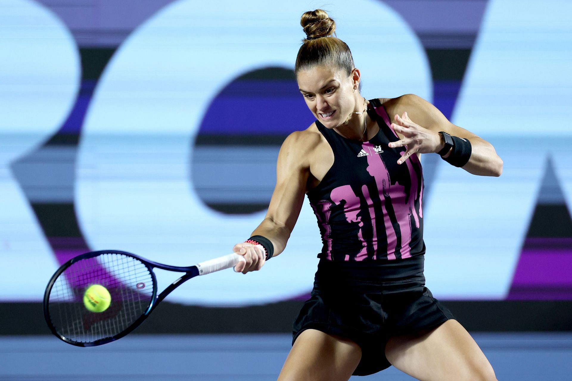 Maria Sakkari in action against Danielle Collins at the 2022 Guadalajara Open.