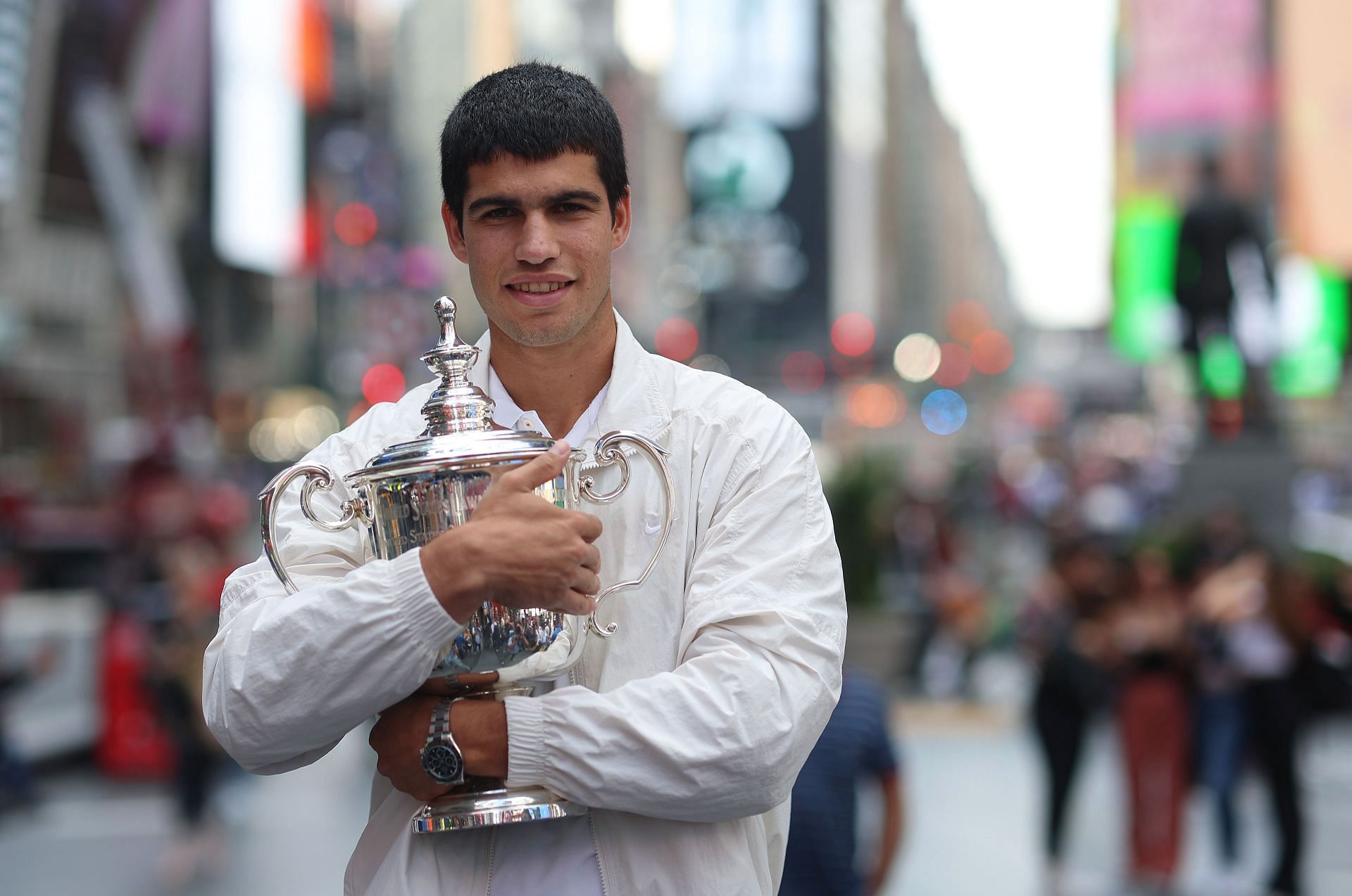 Carlos Alcaraz with the 2022 US Open Champions trophy