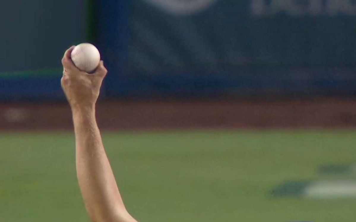 Clayton Kershaw's curveball makes announcer moan in delight