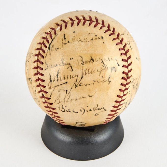 MLB rules How many balls does the MLB use in a game?