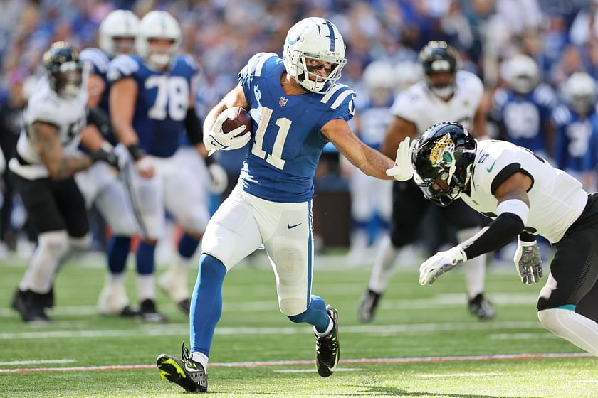 Colts warm up to face the Jacksonville Jaguars during NFL Week 17