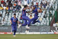 T20 World Cup 2022: "Your numbers are more ordinary than Shami's" - Aakash Chopra on Mohammed Siraj's inclusion in Team India reserves