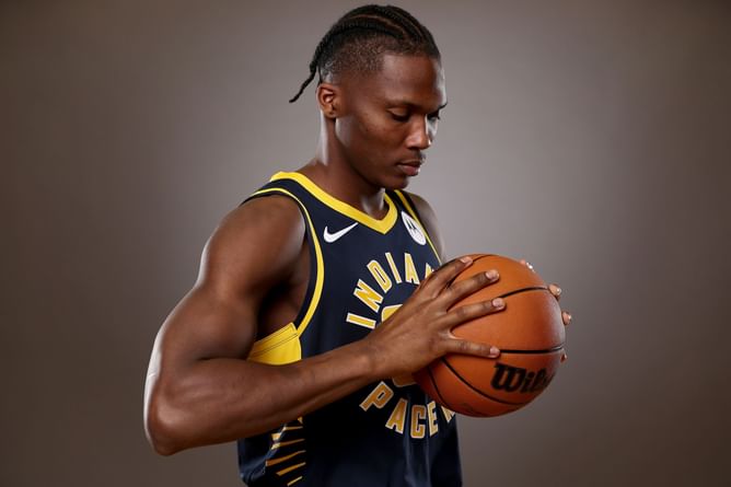 Pacers Point Guard praises rookie Bennedict Mathurin exhibiting star potential, expects him to put on a show for Pacers: "You can see his hunger for the game of basketball"