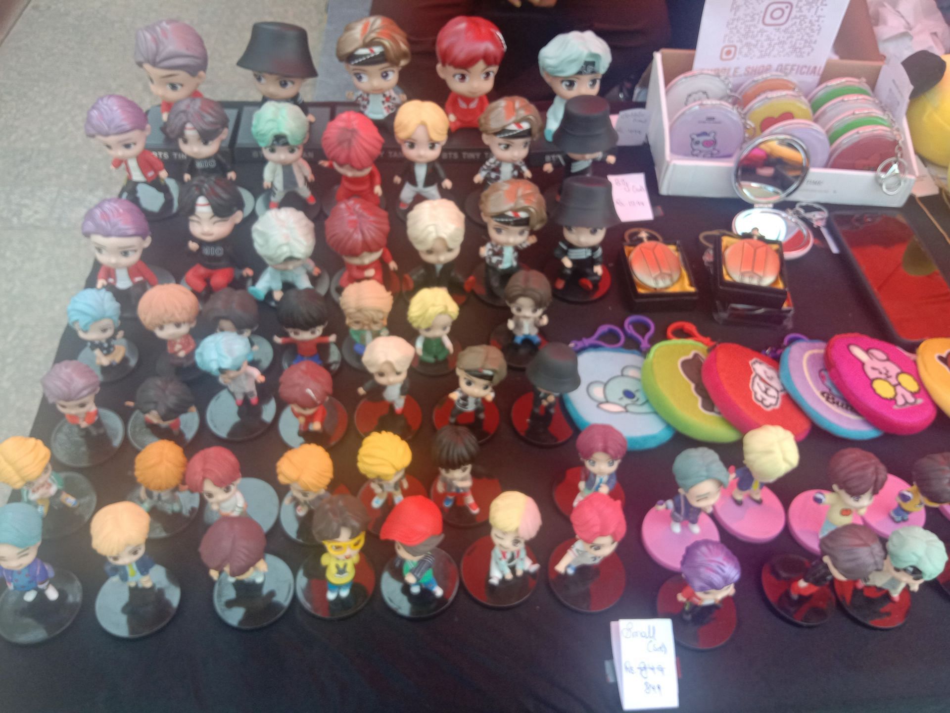 K-pop merch at Rang De Korea (Image via Sportskeeda)