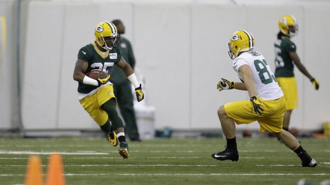 Antonio Dennard death: Police issue arrest warrant for suspect who shot and killed former Packers DB