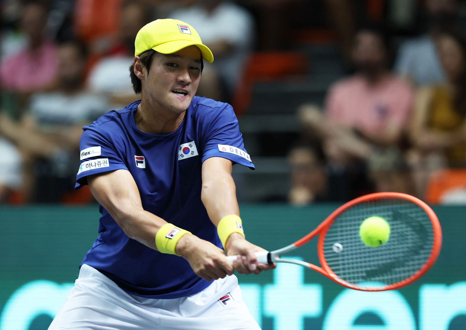 Soonwoo Kwon in action against Miomir Kecmanovic in the Davis Cup.