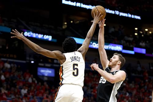 Jakob Poeltl's contract with the Spurs is coming to an end (Image via Getty Images)