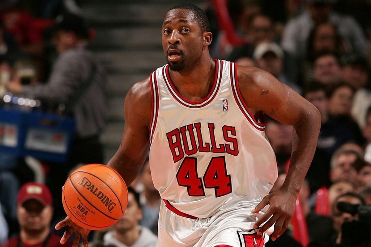 Adrian Griffin playing for the Chicago Bulls
