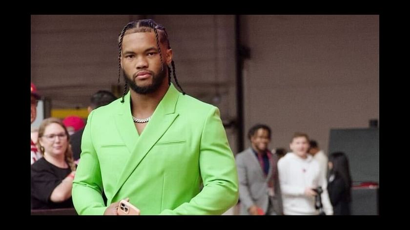 NFL star becomes instant meme thanks to lime green suit