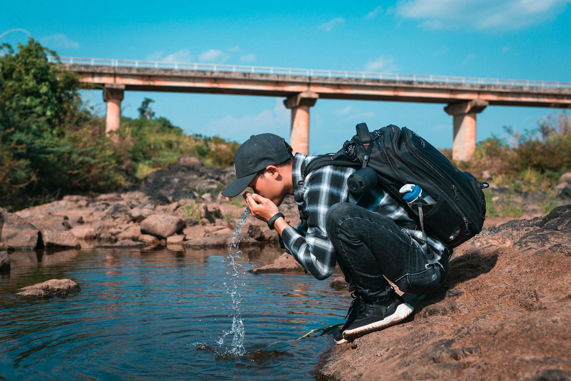 Exhausting day? Splash your face with some cold water. (Image via Pexels/ Hong Son)