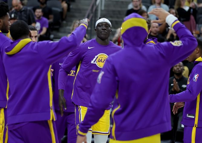 LA Lakers News Roundup: Team concerned about guard’s finger injury, ace shooter Matt Ryan makes the cut, and more - October 16, 2022