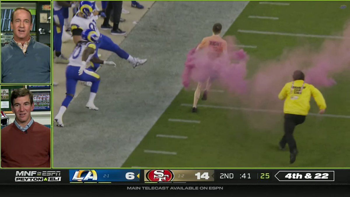 Peyton Manning explains how to tackle streaker after 49ers-Rams