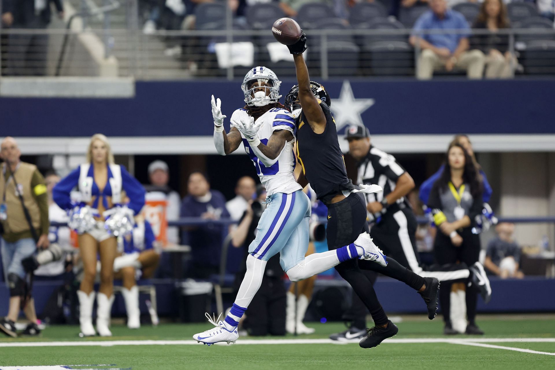 Arlington, United States. 24th Dec, 2022. Dallas Cowboys CeeDee Lamb makes  a 36-yard touchdown catch against the Philadelphia Eagles during their NFL  game at AT&T Stadium in Arlington, Texas on Saturday, December