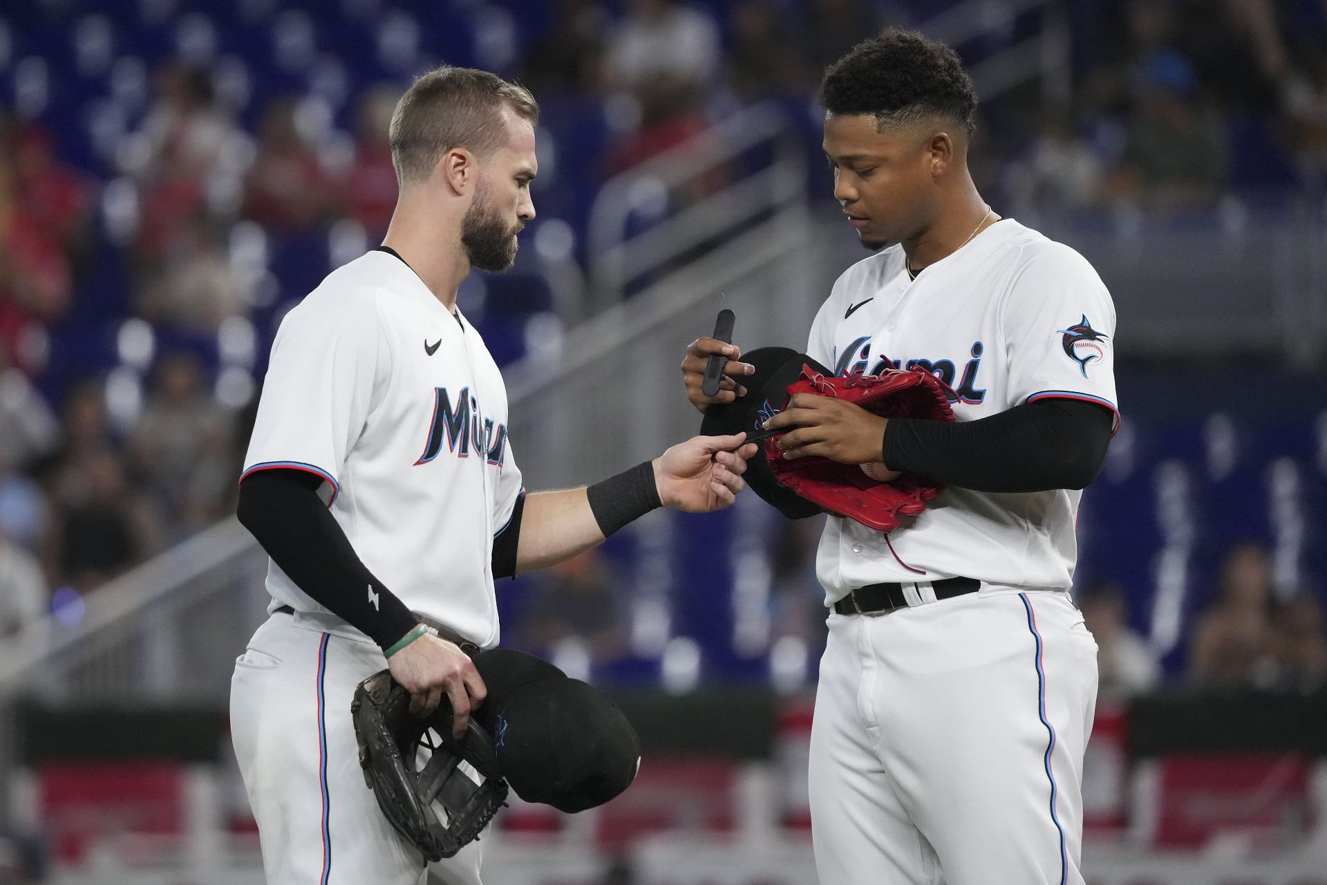 Marlins hire Skip Schumaker as new manager, replacing Don Mattingly 