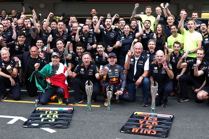 "Greatest ever; not hard in a rocket ship and 22 race calendar"- Fans react as Max Verstappen sets F1 record after 2022 Mexican GP win
