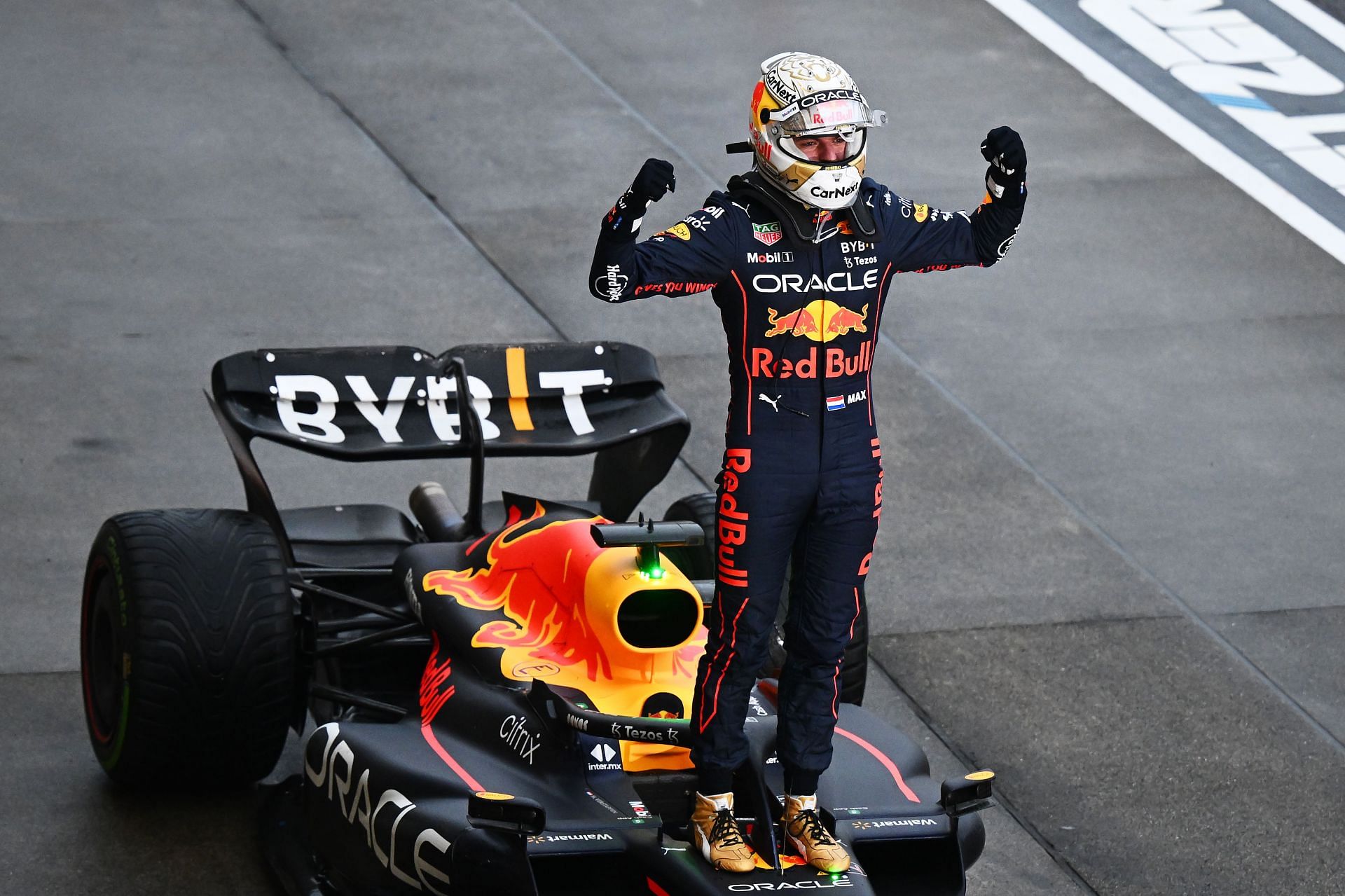 RBR Max Verstappen 2021 world champion www.elsahariano.com