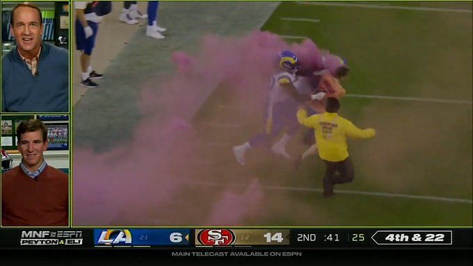 Bobby Wagner speared a 49ers fan who ran onto field with pink smoke bomb 