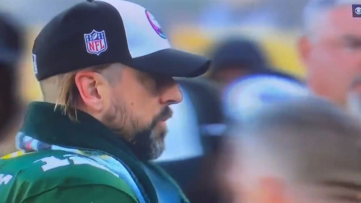 "Aaron Rodgers' barber should be arrested" NFL fans brutally troll