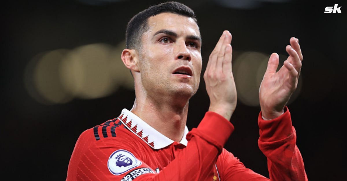 Cristiano Ronaldo congratulates teammates after Manchester United