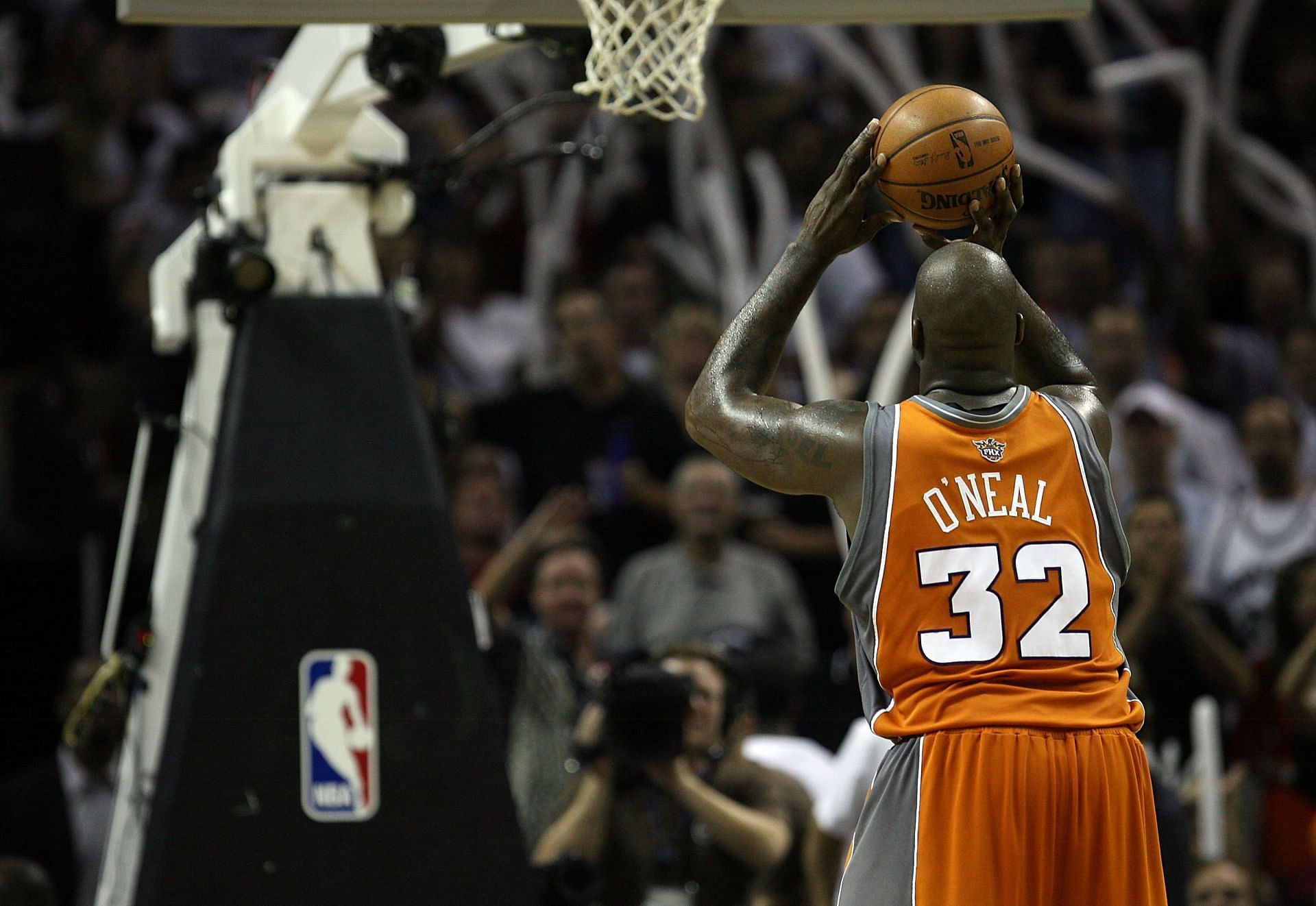 Shaquille O'Neal playing for the Phoenix Suns