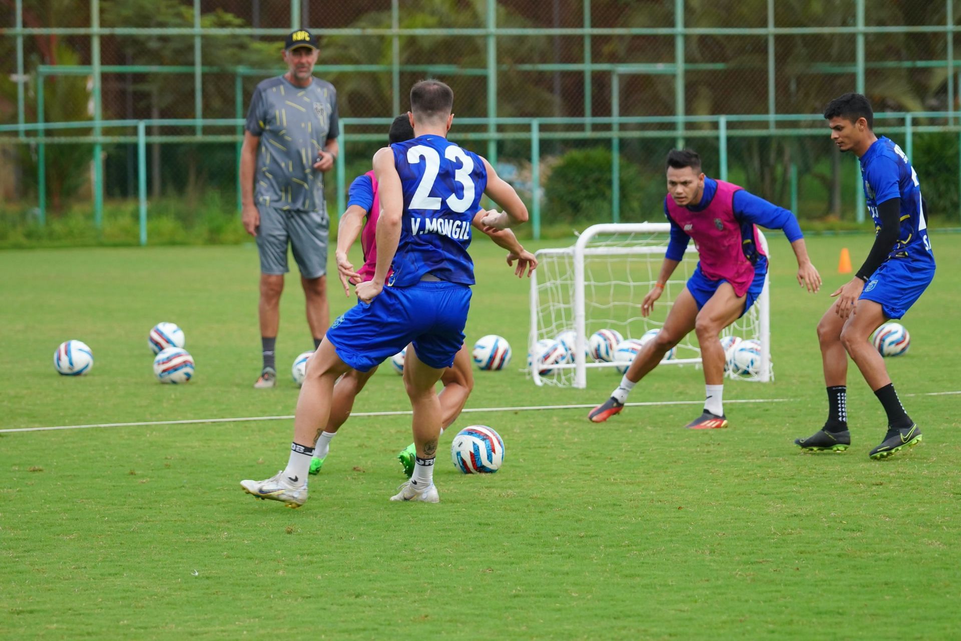 Kerala Blasters FC players during a training session ahead oftheir season opener against East Bengal FC. (Image Courtesy: ISL)
