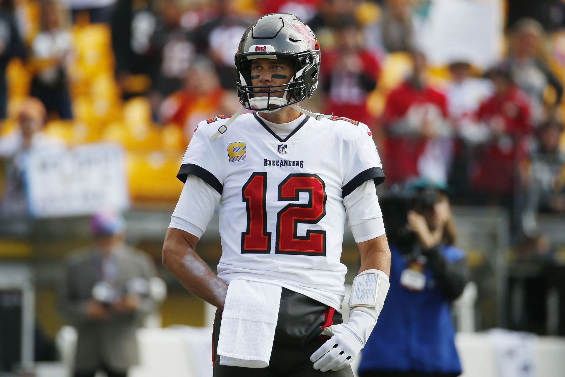 VIDEO: Tom Brady Yells at Linemen During Loss to Steelers