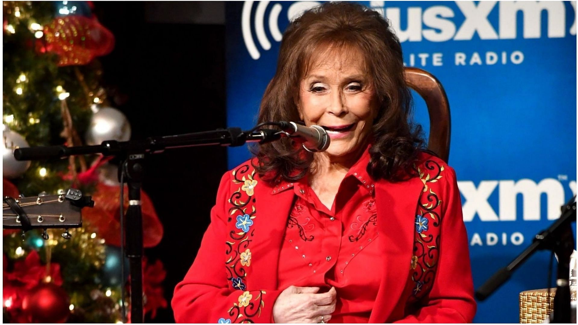 Loretta Lynn was a well-known singer and songwriter (Image via Jason Davis/Getty Images)