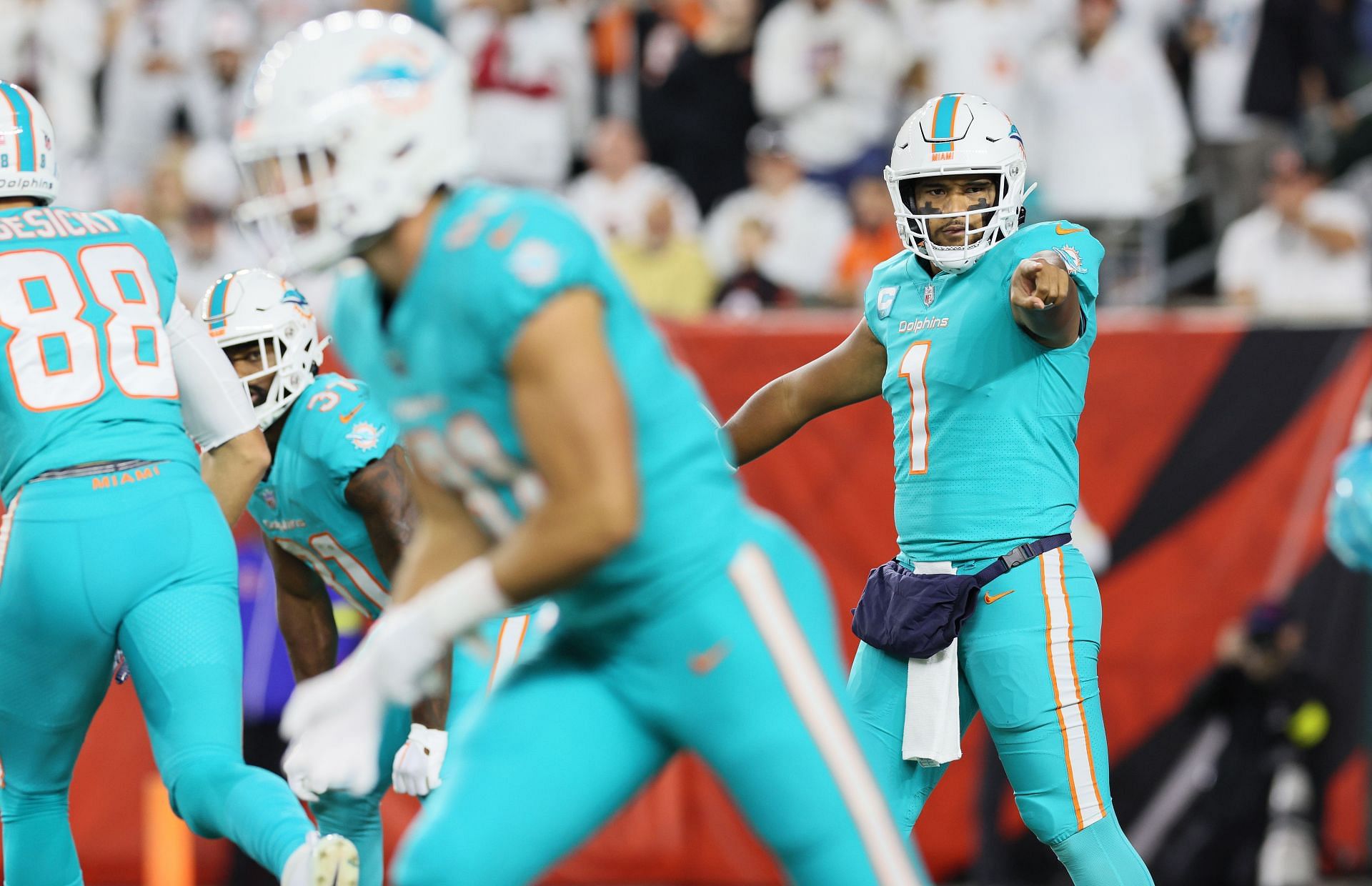 Dolphins' Tua Tagovailoa gets ovation in Week 7 return vs. Steelers