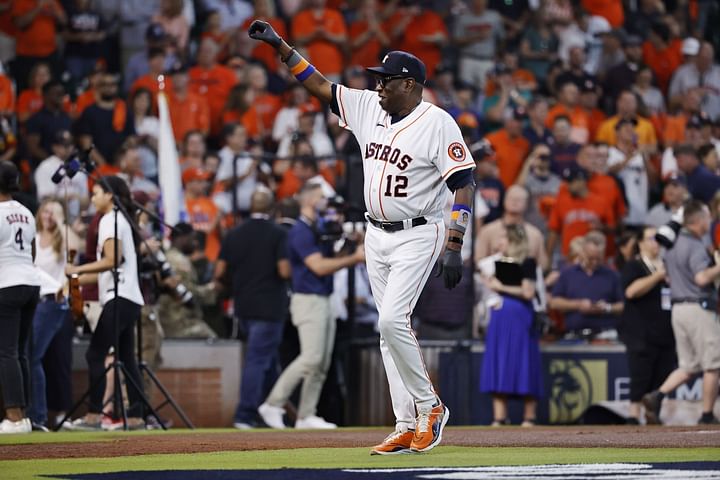 how-and-when-astros-dusty-baker-invented-the-high-five