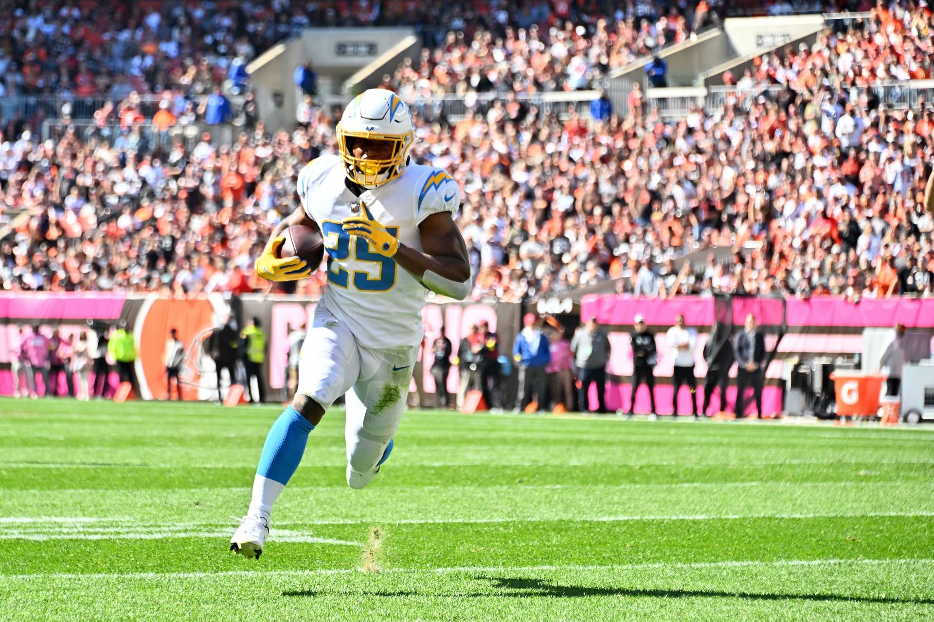 Los Angeles Chargers v Cleveland Browns