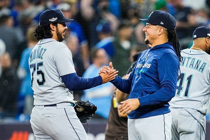 Friday dub! #SeaUsRise - Seattle Mariners