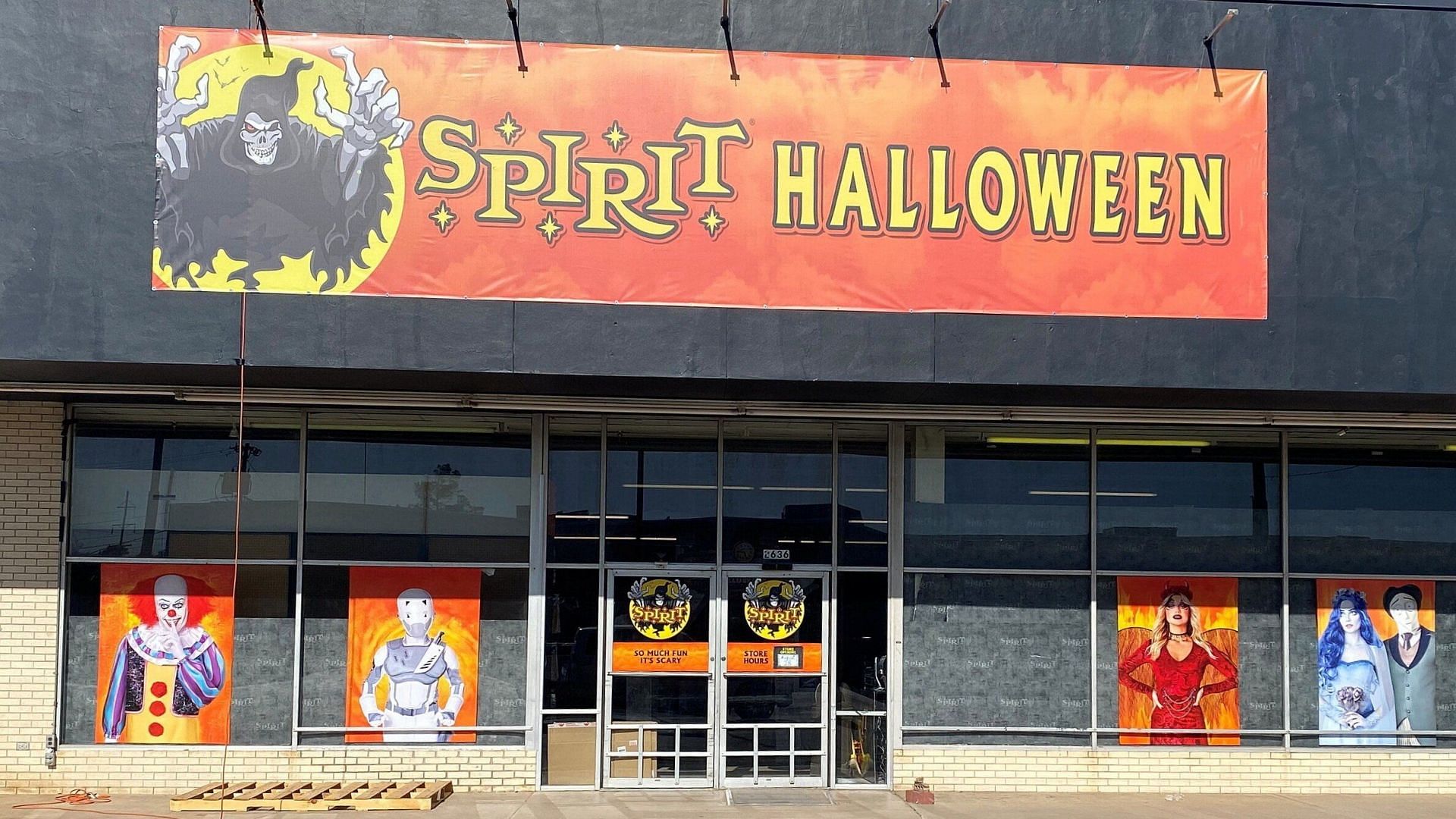 A Spirit Halloween seasonal storefront (image via Rachel Quednau)