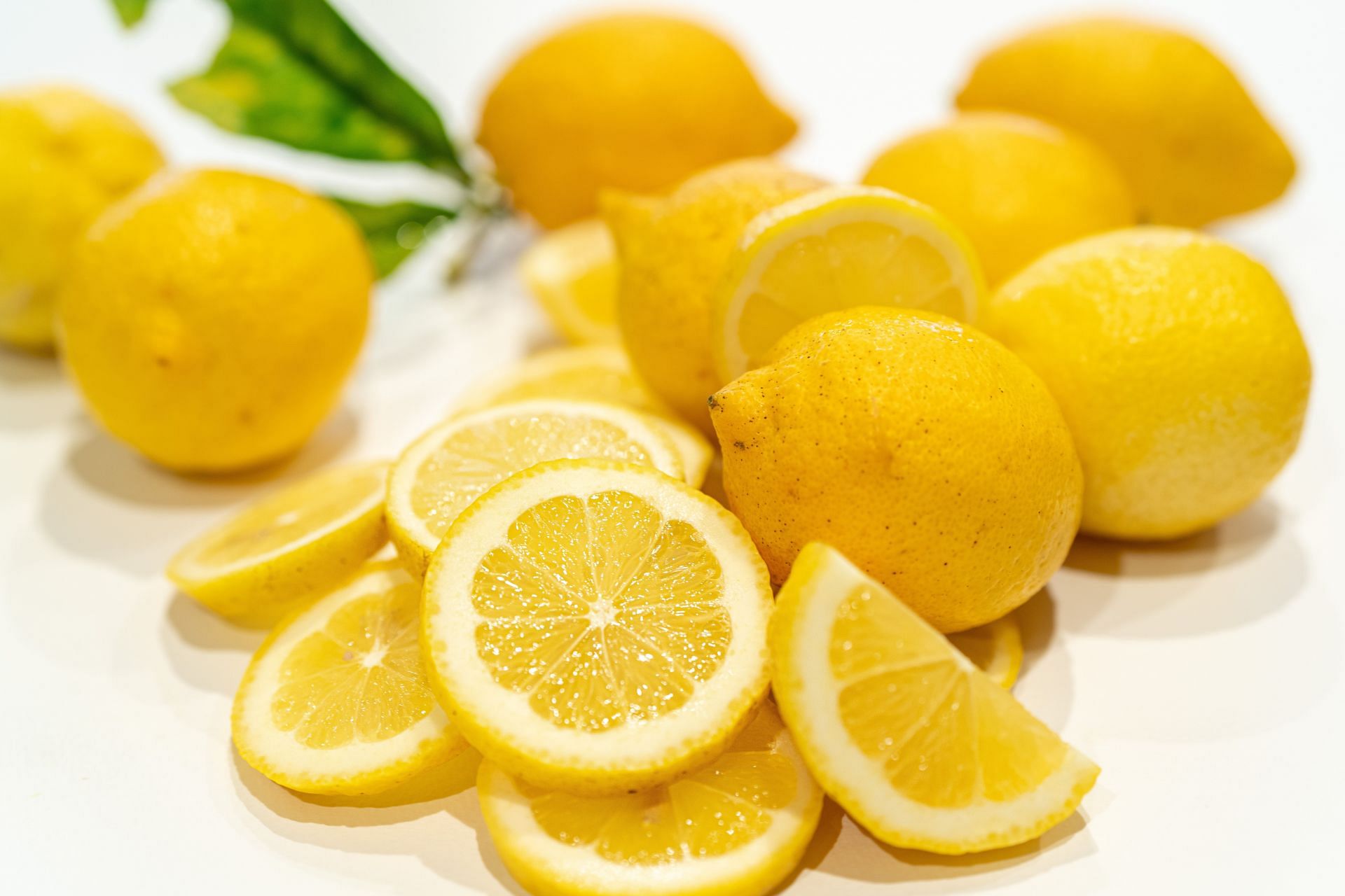 Lemons have antioxidants (Image via Unsplash/eggbank)