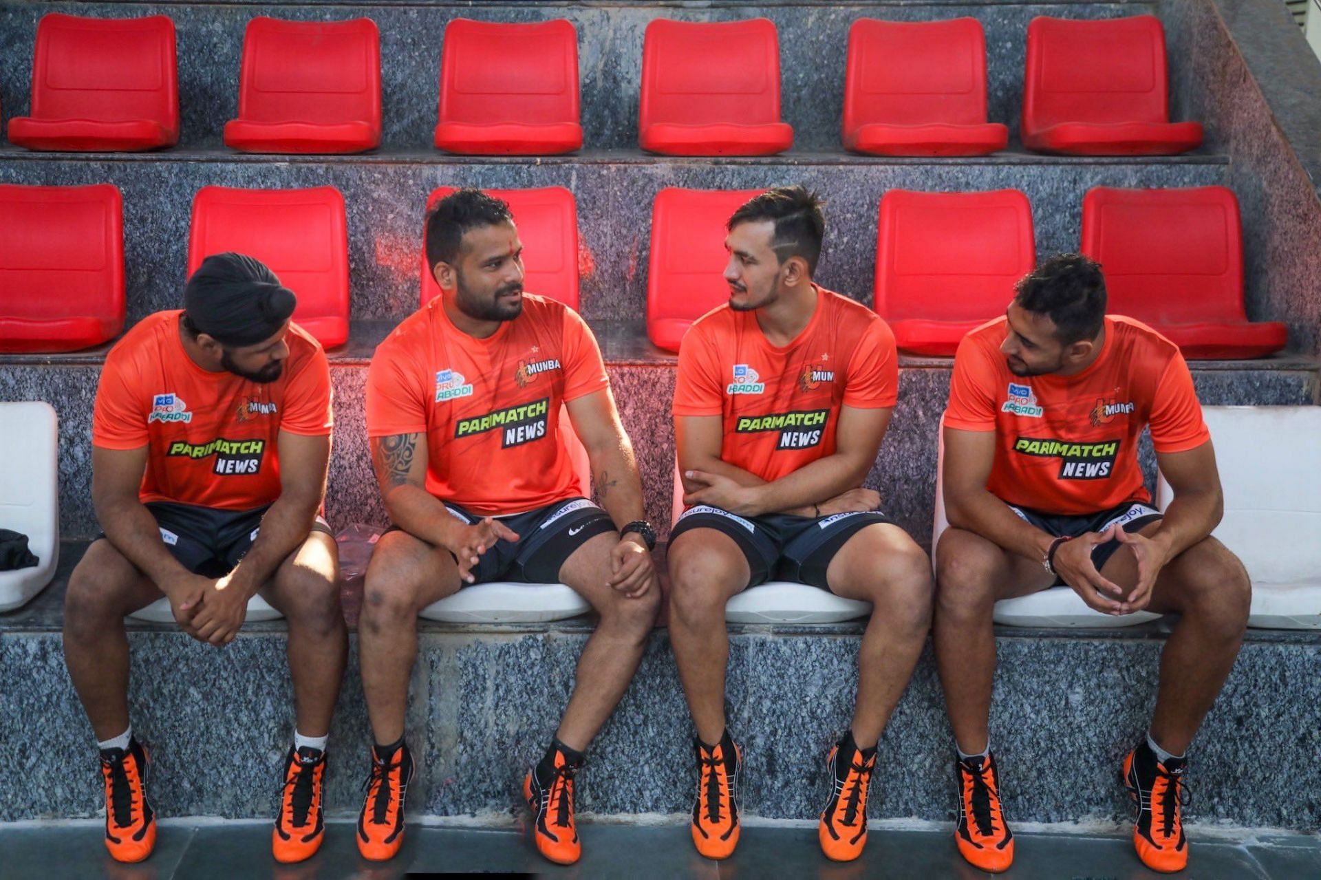 Players listen as Vishal Mane speaks - PC: Twitter/U Mumba