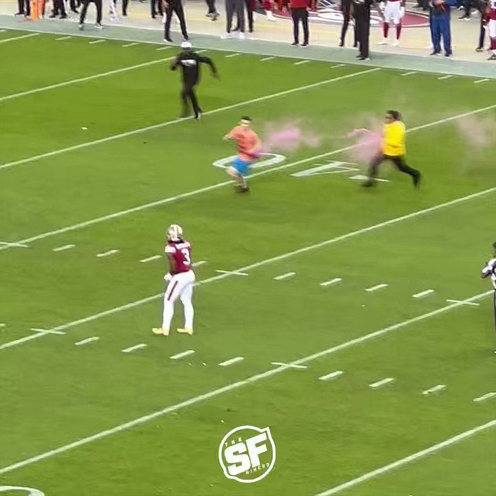 Bills – Rams: Why pink smoke bombs on the field from protesters