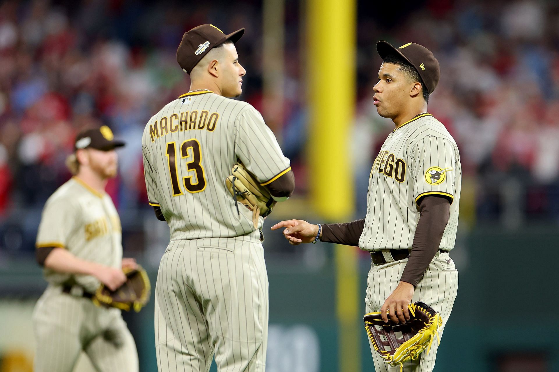 Phillies shake off early deficit, outslug Padres 10-6 to take 3-1 NLCS