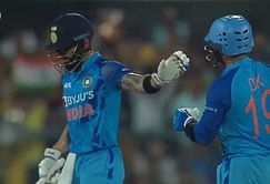 Virat Kohli ने टीम की खातिर नहीं पूरा किया अर्धशतक, दिनेश कार्तिक से नहीं ली स्ट्राइक