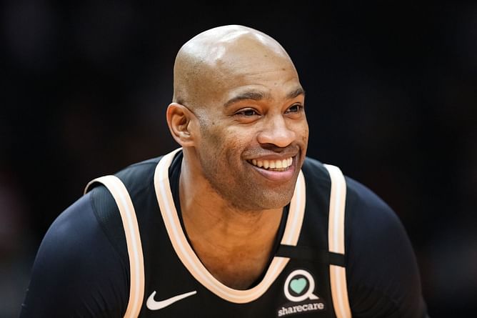 Top 5 oldest NBA players to have taken to NBA court in history featuring Robert Parish, Vince Carter, and more