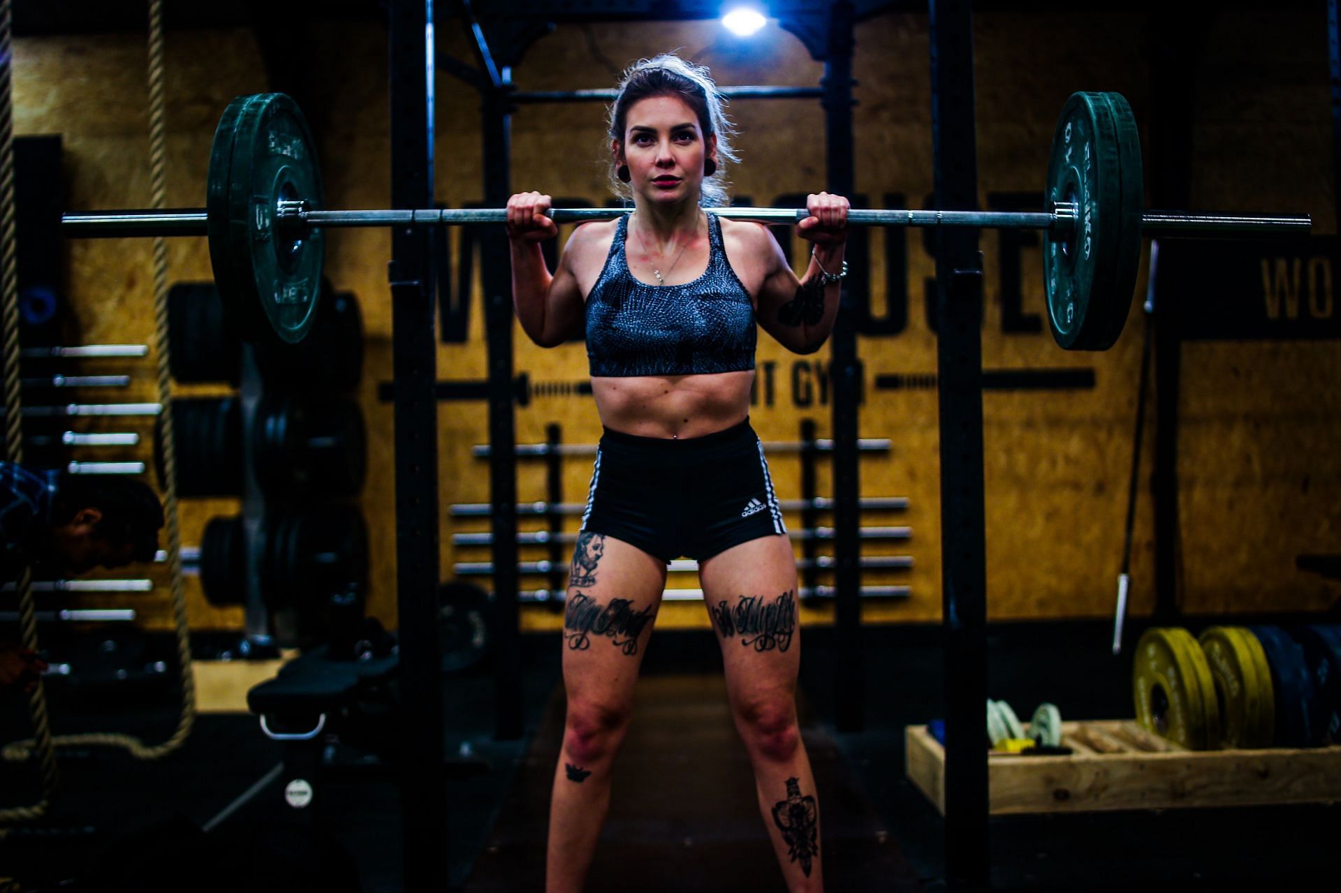 Here are the best fat-burning and toning exercises for women! (Image via unsplash/Sushil Ghimire)