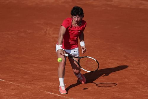 Suarez Navarro and Federer both have a one-handed backhand