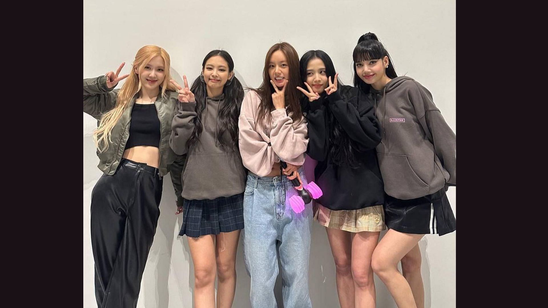 Actress Hyeri, who has been a long-time supporter of BLACKPINK, clicked a picture with the members at their Born Pink concert (Image via Instagram/hyeri_0609)