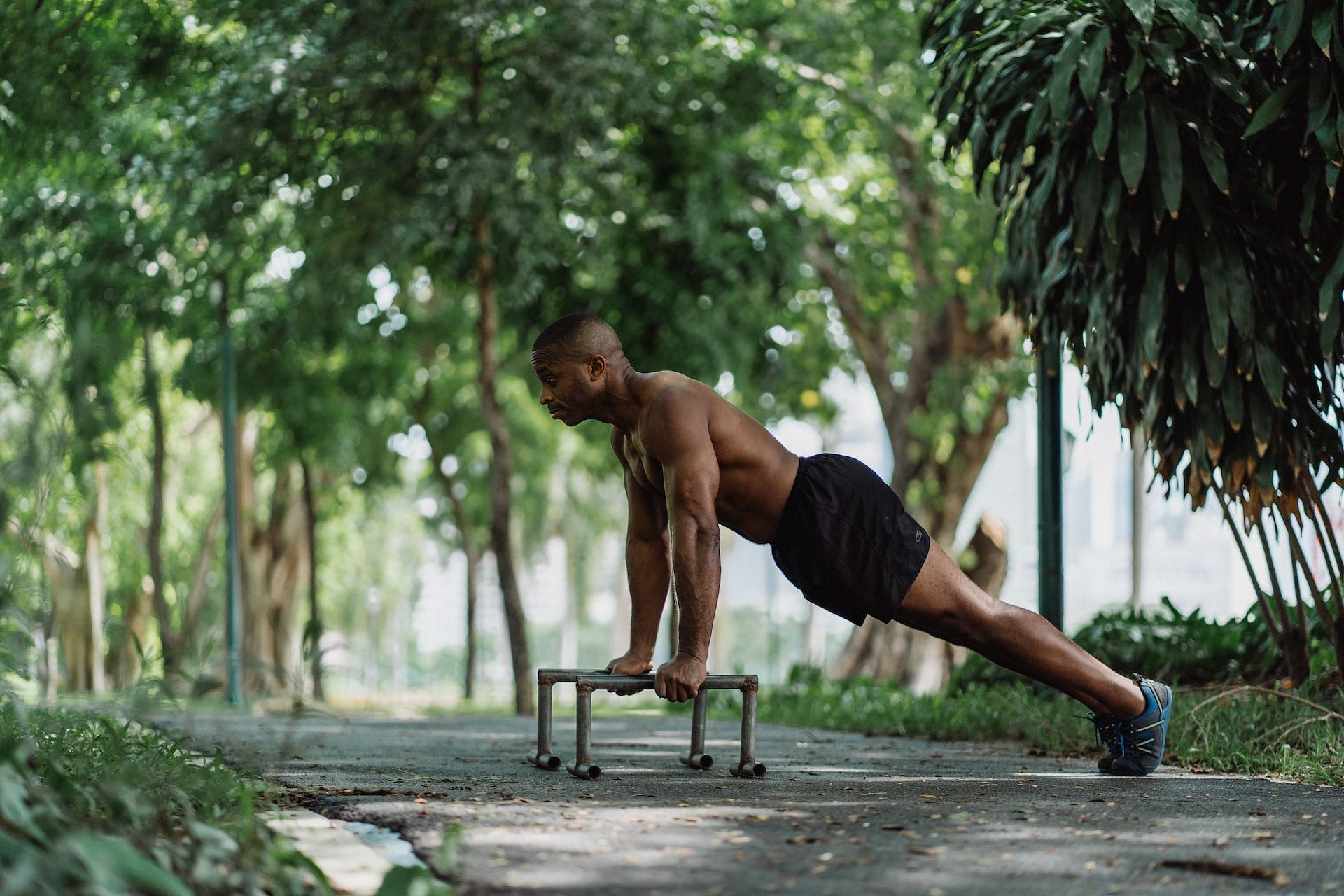 Push-ups are a great lower pec exercise. (Photo via Pexels/Ketut Subiyanto)