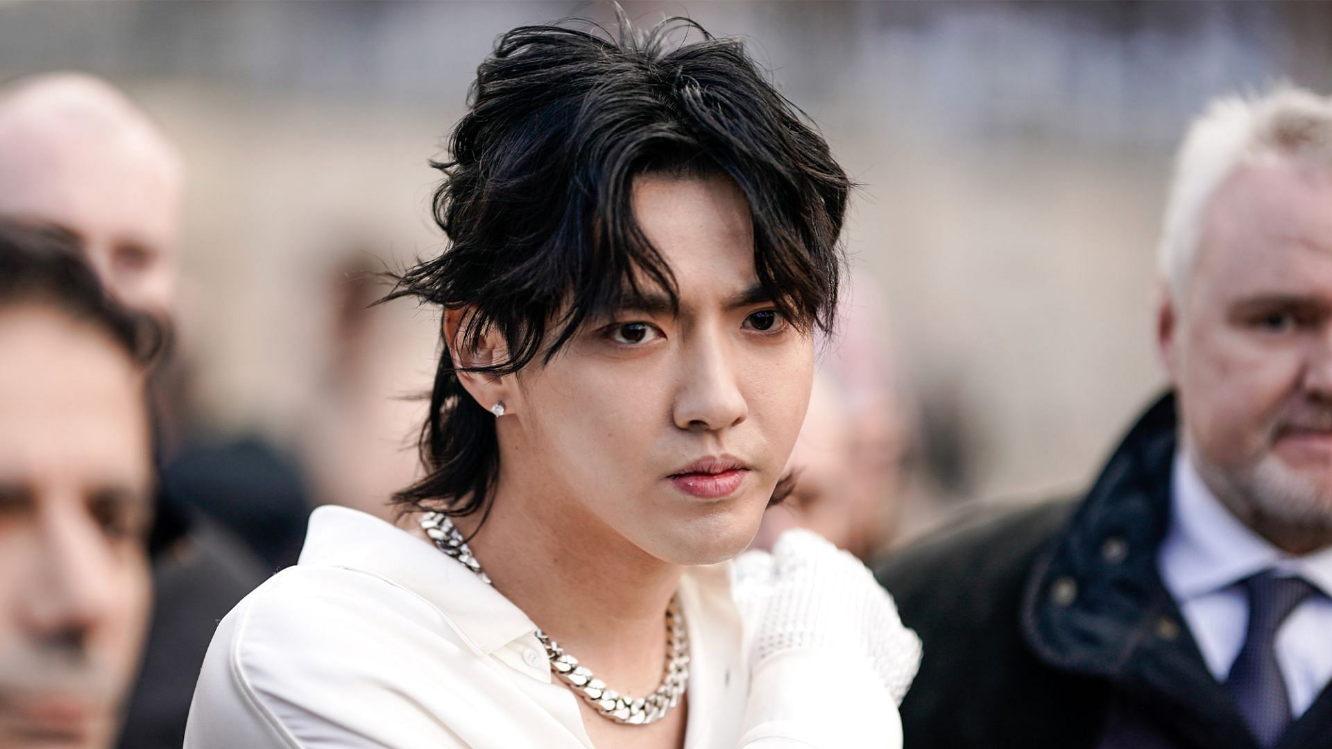Detained Kris Wu caught by Customs for carrying counterfeit designer bags  in 2016, video clips of him hugging women in clubs leaked - Dimsum Daily