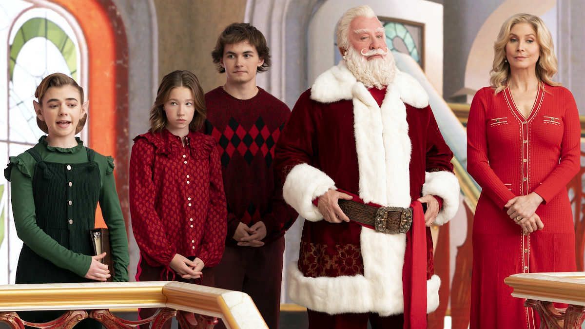 A scene from The Santa Clauses. (Image via YouTube/Disney Plus)