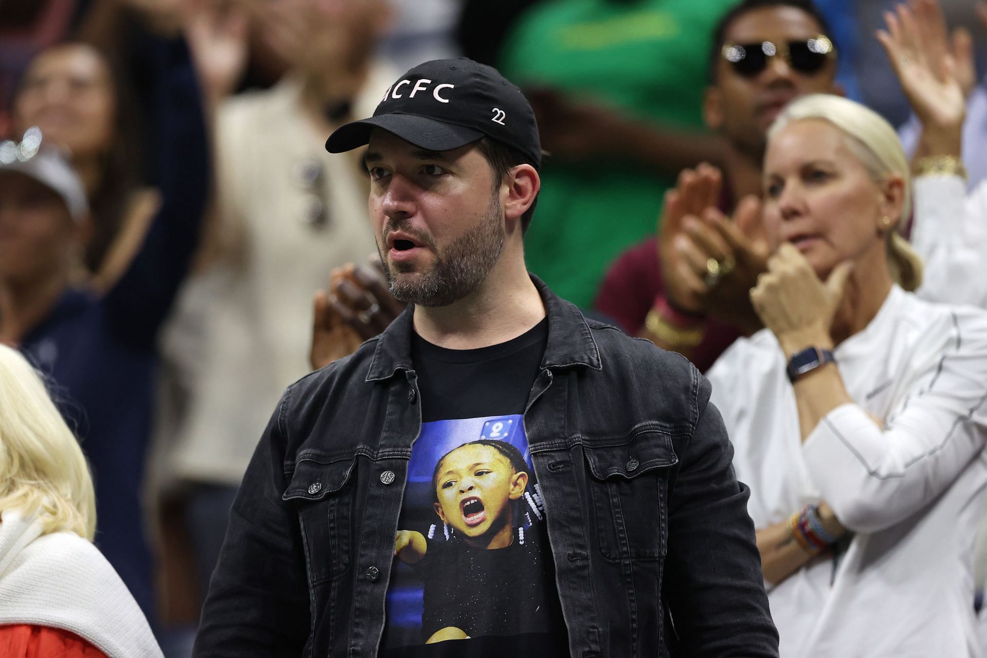 Alexis Ohanian cheering for his wife at the 2022 US Open