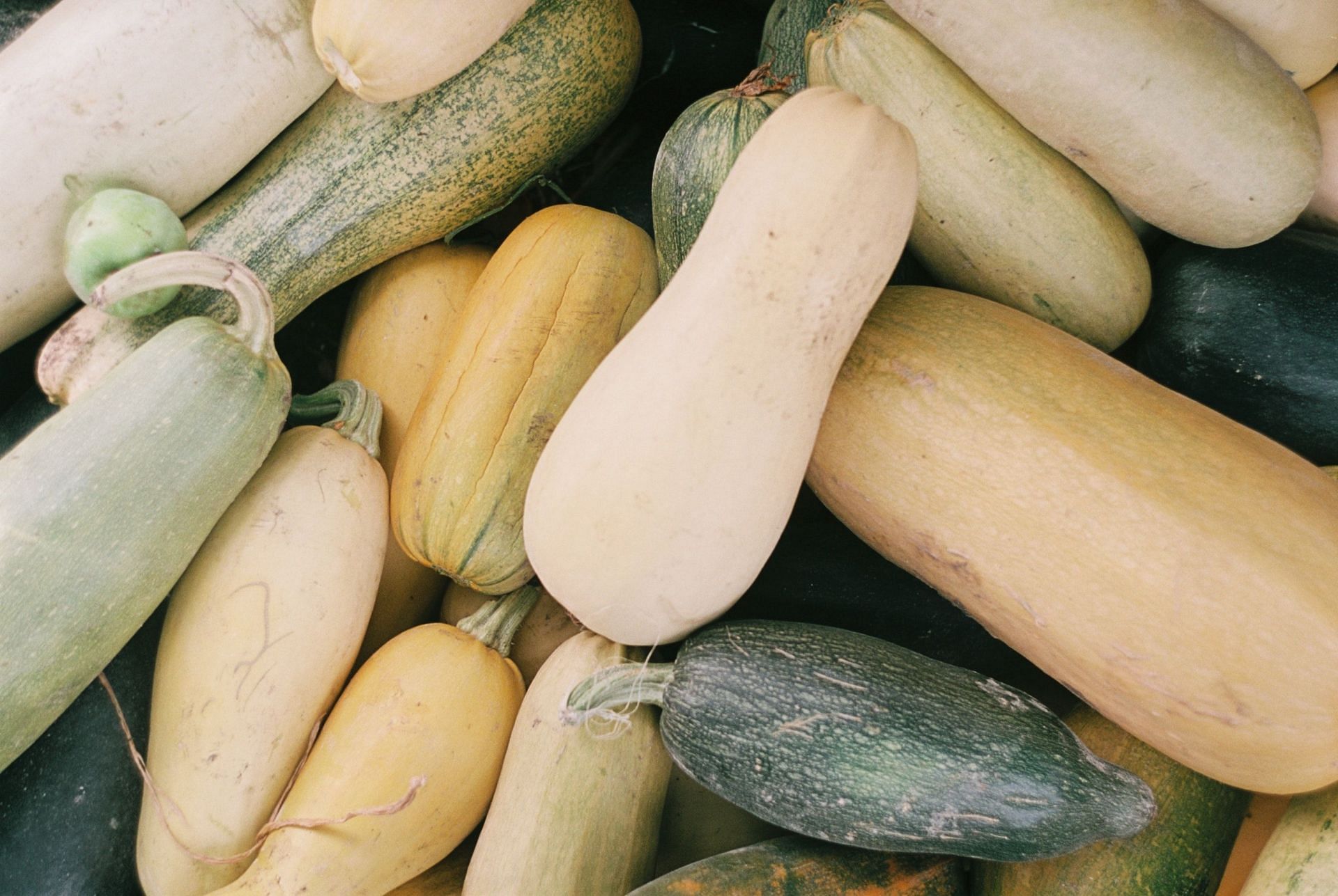 Spaghetti squash is an excellent replacement for carbs loaded pasta (Image via Pexels @Nastya Korenkova)