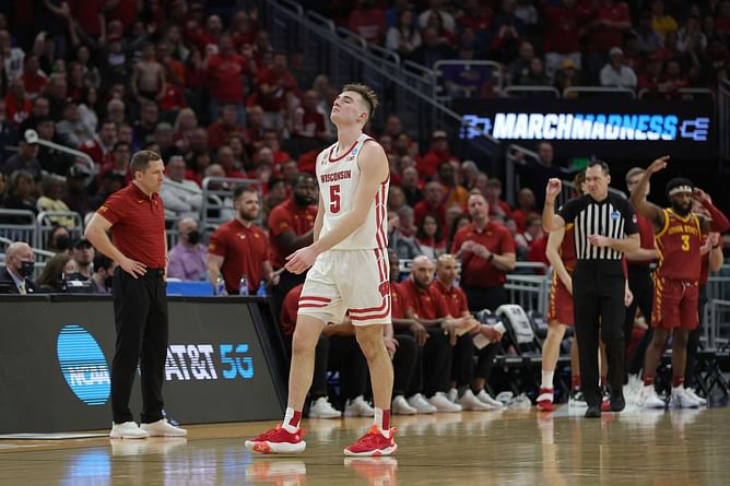 Stanford vs. Wisconsin Prediction, Odds, Line, Spread, and Picks - November 11 | 2022 NCAA Basketball Season