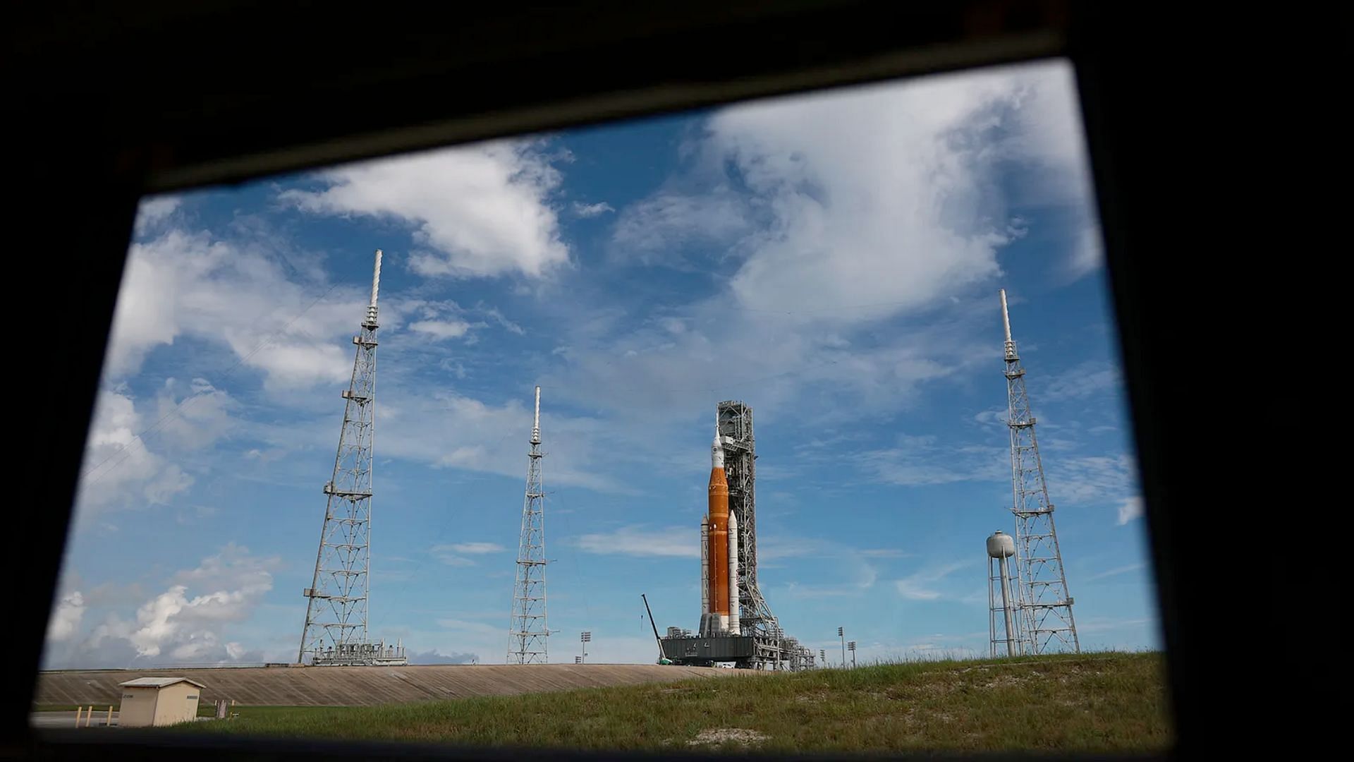 Artemis I takes off after a series of delaying setbacks (image via Getty/Joe Raedle)